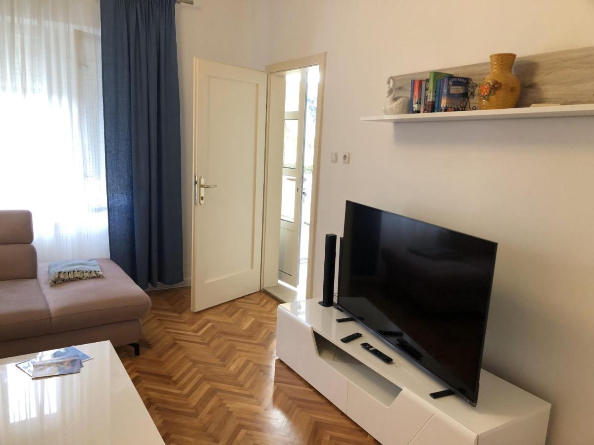 Apartments Mikelic Kampor Extérieur photo